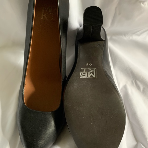 Black Heels (MRKT) - Picture 2 of 4